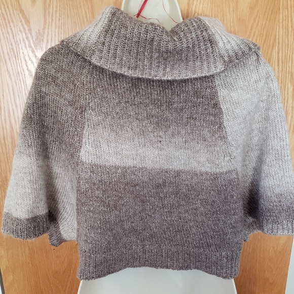 Charlotte Russe brown/tan ombre cropped elbow sleeve sweater size L - Picture 2 of 4